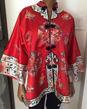 Vintage 60’s Golden Bee Red Embroidered silk Kimono Jacket size Medium